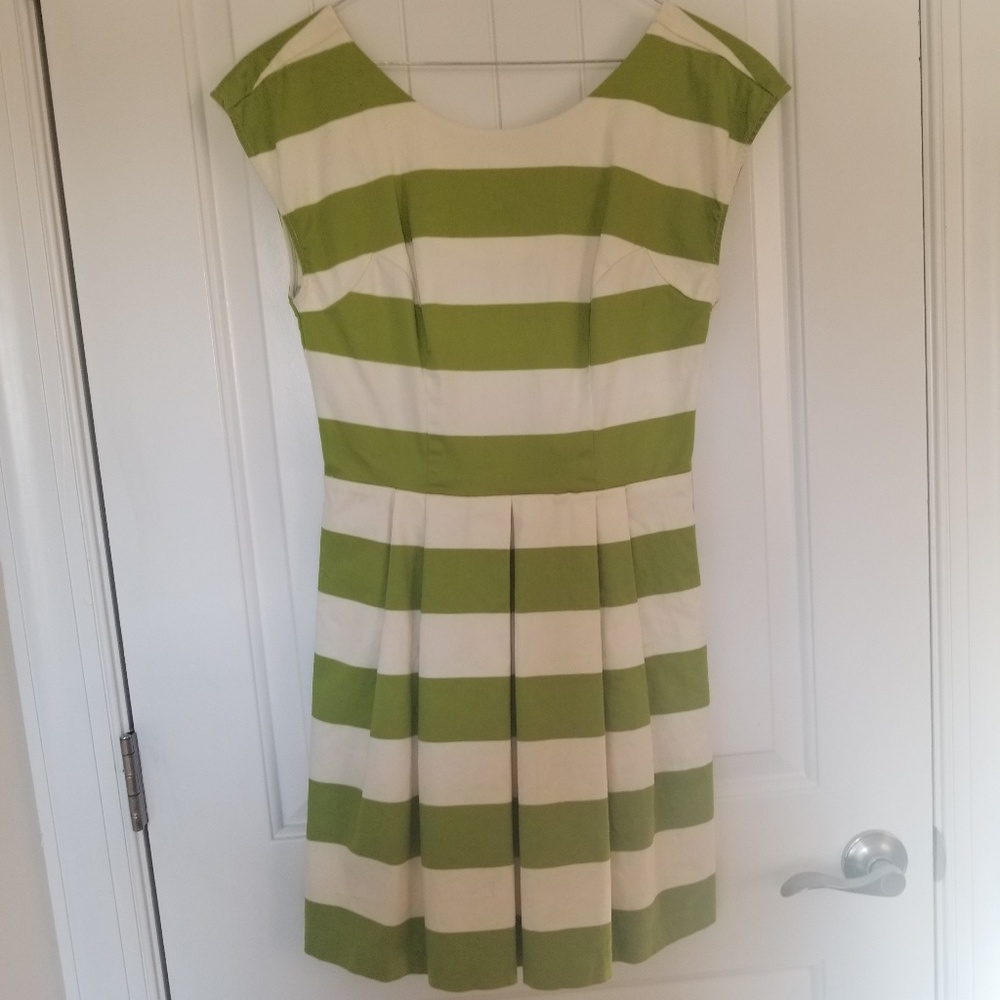 💚🍏Dress - Picture 2 of 2